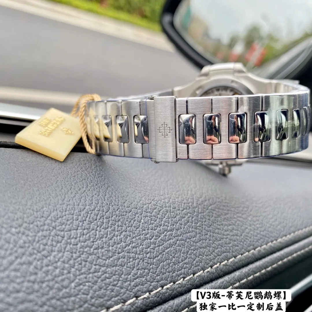 【Top replica】💰3300! Patek Philippe co-branded Tiffany global limited edition, Tiffany Nautilus Ref.5711 has arrived, the best detoxification solution on the Internet! Details: 1⃣️With customized version of Cal.324 automatic movement. 2⃣️316L customized ergonomic watch strap! The case has a clear steel stamp 3⃣️The beads in the steel band are diamond-shaped, which is consistent with the genuine product. 4⃣️Diameter 40 mm. Wearing 5711/1A not only shows youthful vitality, but also exudes a strong sense of calmness from the inside out. It is a well-deserved "King of Steel Watches"! Welcome for your tasting! 🔥Top quality products with constant quality🔥